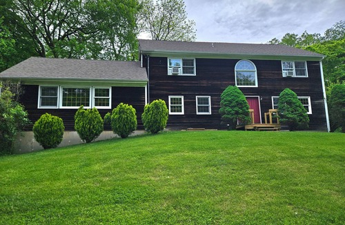 New Milford House | Private home next to Candlewood lake and Candlelight farms inn