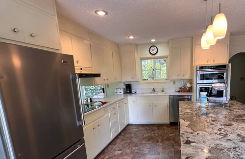 Maple Heights-Lake Desire House | Private house, no stairs, large deck, 5 watercraft hiking trails - 2026WorldCup