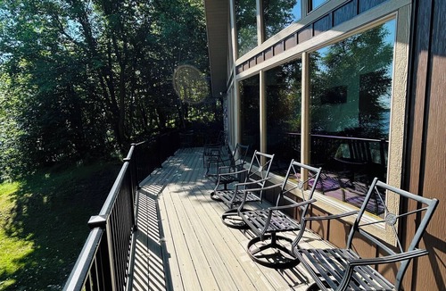 Birchdale House | Private Lake Home : Spacious 1+ acre lot on Big Birch Lake