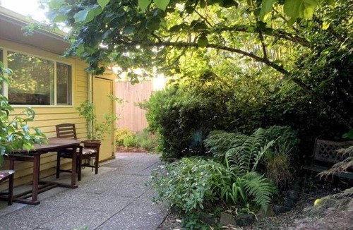Amazon Apartment | Private & Light - Walk to U of O!