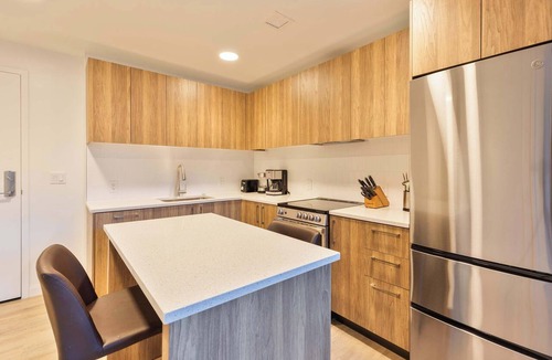 Fenway–Kenmore Apartment | Private Modern Apt with Kitchen and Gym