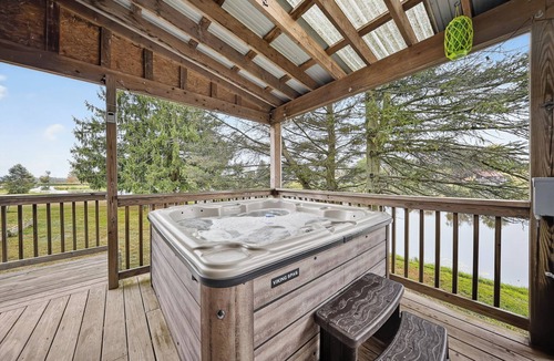 Rushville House | Private & Peaceful Lakehouse w/Hot tub + King bed