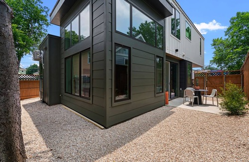 Chestnut House | Private peaceful Zen house located in a vibrant East Austin neighborhood.