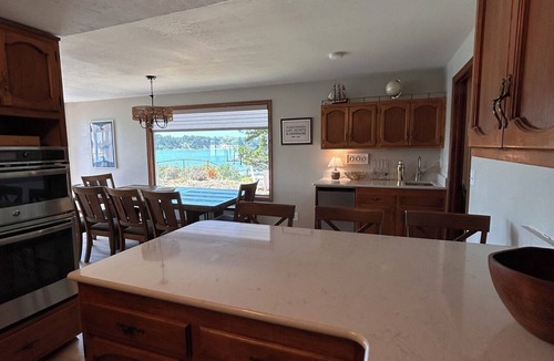 Florence House | Private Riverfront Beach-Hot Tub-3 Min to Old Town