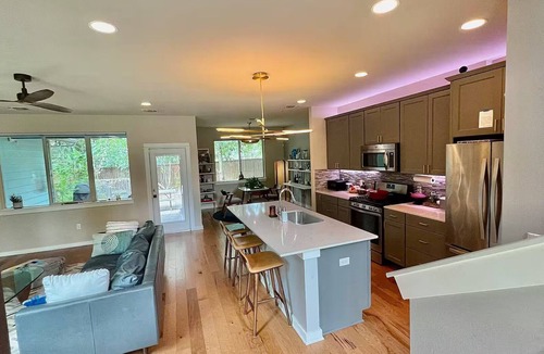 South Manchaca Condo | Private Upstairs Retreat, Sleeps 4, South Austin