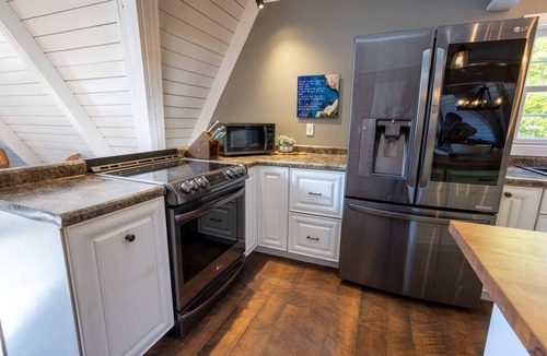 Lane Cabin | Private Wooded Escape | Hot Tub | Quiet Seclusion | Fire Pit | Games