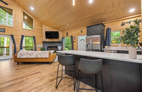 Cleveland Cabin | Prized Gem - 10% OFF or 4th Night Free - Ask for details!