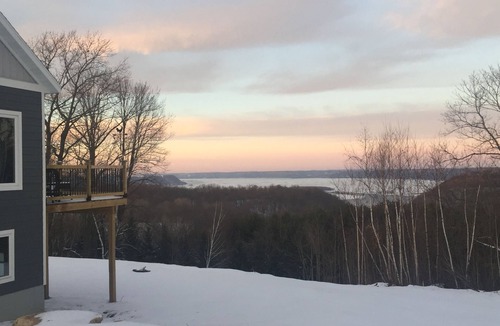 Eastman House | PROMO 10% WEEKLY/20% MONTHLY DISCOUNT SW Wisconsin, Hypoint’s Mississippi view