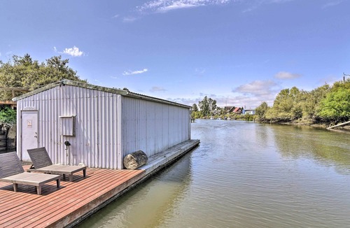Cathlamet House | Puget Island 'Floating Home' w/ Dock & Boat House!