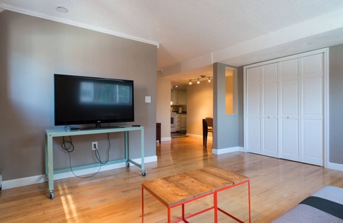 Commonwealth Apartment | Pvt entrance, CDCcleaning, Whole Foods delivery