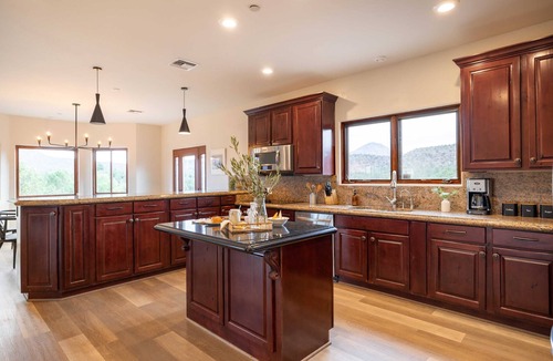 West Sedona Cottage | Pyramid by Avantstay Luxe Sedona Mansion w/Views, 7mins to Downtown