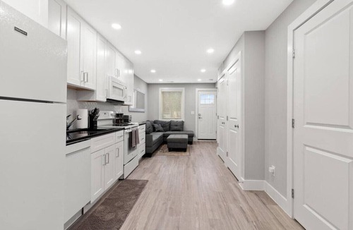 Kingman Park Hotel | Quaint City flat+Urban Oasis+NearCapitol Hill+PRKG