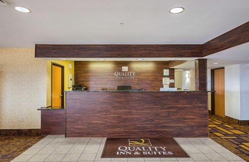 Belmont Hotel | Quality Inn & Suites Belmont - Platteville