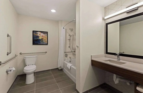 Temecula Hotel | Queen Beds Suite Near Miramonte Winery - 5.2 miles | Free Parking, Pets Allowed