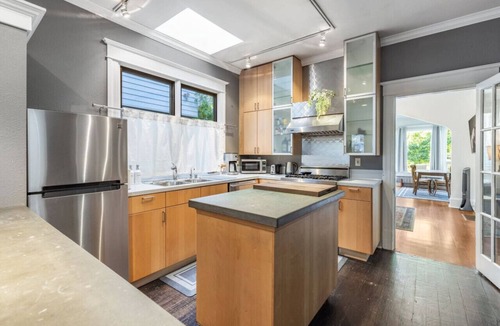 Minor House | Quiet Capitol Hill Bungalow w/Wi-Fi & Laundry