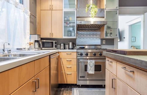 Minor House | Quiet Capitol Hill Bungalow w/Wi-Fi & Laundry