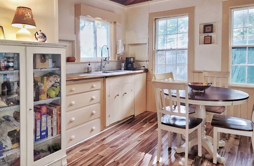 Hillsboro Cottage | Quiet, clean 4-bed lake-front cottage on Loon Pond, NH