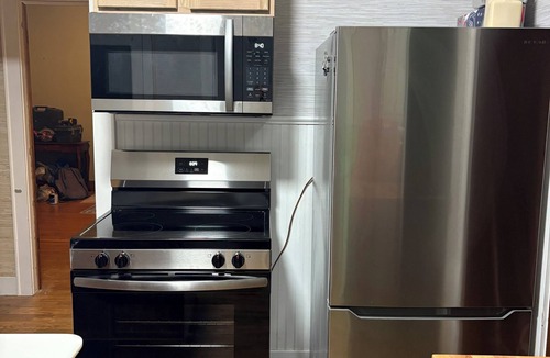 College Hill House | Quiet College Hill Getaway—Two Kings, Two Queens, remodeled kitchen and Bath