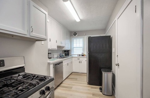 Shaker Heights House | Quiet home in historical neighborhood