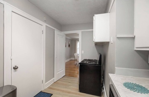 Shaker Heights House | Quiet home in historical neighborhood