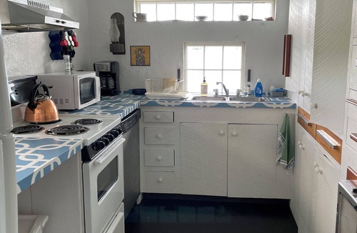 Pleasant Point Cottage | Quiet waterfront Studio on Stones Point in Cushing