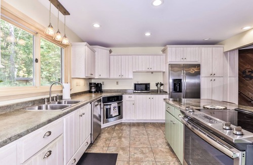 Mercer House | Quite Lakefront Home on UTV/ATV/Snowmobile trails. Dog Friendly!
