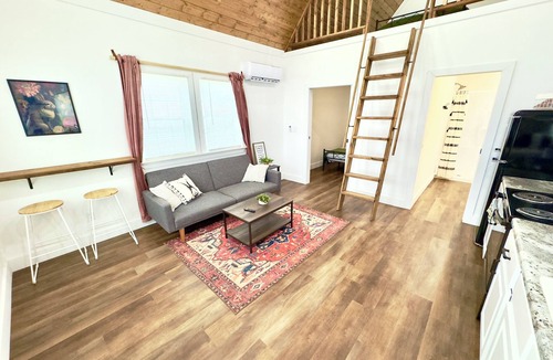Albertville House | Rabbit Cabin: Arcade, Fishing, Kayaks, & More!