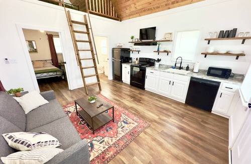 Albertville House | Rabbit Cabin: Arcade, Fishing, Kayaks, & More!