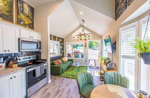 Forks Cabin | Rainforest Tiny Home Retreat: Enchanted
