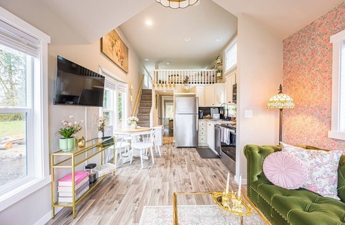 Forks Cabin | Rainforest Tiny Home Retreat Floral Cottage