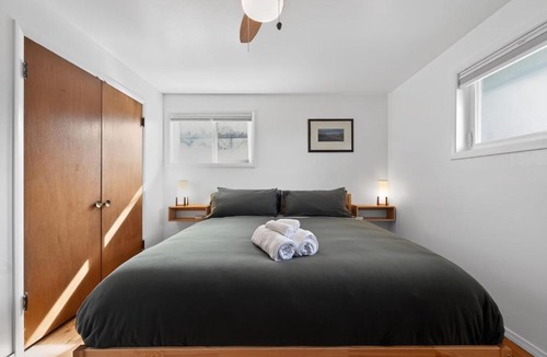 Rainier Valley House | Rainier Beach 4BR and 2BA Modern Home 15 mins to WorldCup!