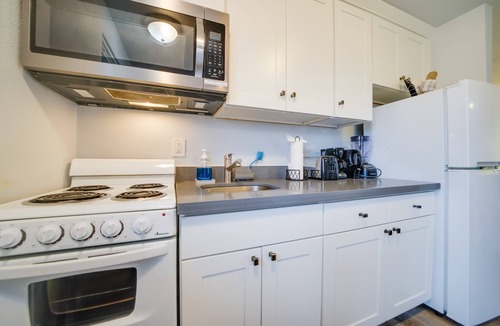 Brighton Apartment | Rainier Upper Suite Near Restaurants & Light Rail