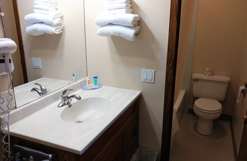Windom Hotel | Red Carpet Inn