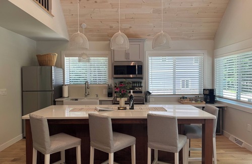 Baileys Harbor Cottage | Red Cherry Woods Cottage 🍒 ~ Stylish Baileys Harbor Escape