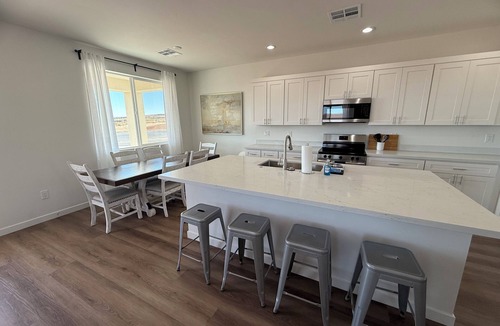 Greenehaven House | "Red Mesa Escape" Relaxing Beautiful Retreat @ Lake Powell Views, National Parks
