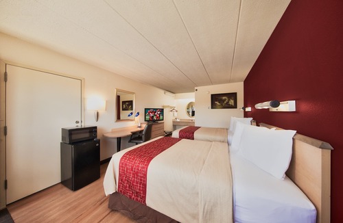 Blue Ash Hotel | Red Roof Inn Cincinnati Northeast - Blue Ash