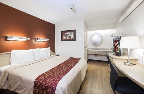 Warren Hotel | Red Roof Inn Detroit - Warren