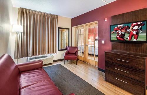 East Garden City Hotel | Red Roof Inn PLUS+ Long Island - Garden City