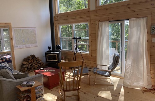 Alleyn-et-Cawood Ski Chalet | Relax and recharge in this Zen cottage, built for socializing.
