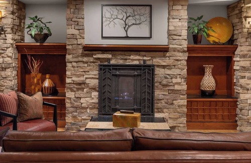 Hillsboro Hotel | Relax in a Suite w/Full Kitchen & Outdoor Space – Perfect for Travelers