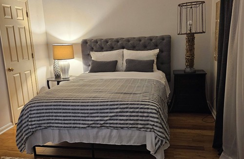Queenstown House | Relax in Style at This Airy 3BR/2BA Retreat with Outdoor Oasis