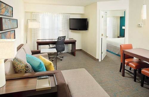 Rosemont Hotel | Relaxing 1BR Suite w/Living Area | Outdoor Pool Access and Free Breakfast