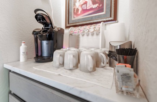 Marblehead Apartment | Relaxing Couples Retreat Near Lake Erie