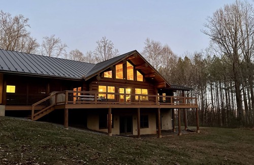 Haywood Cabin | Relaxing log home on a private mountainside in Rappahannock County, Virginia