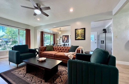 West Sacramento House | Remodeled Minutes to Sutter Park & Golden One