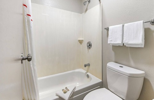 Montpelier Hotel | Renovated 2 Pet-Friendly Rooms Near Montpelier Mansion, Dinosaur Park & DC