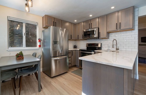 Aspen Apartment | Renovated Aspen 2BR | Pool & Saunas! Walk to Town!