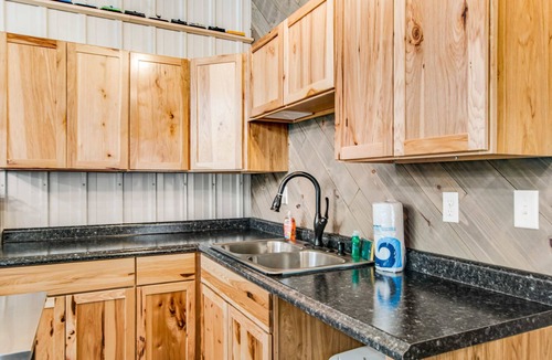Mather House | Renovated barn retreat with firepit, grill, sauna, foosball, kayaks & movie room