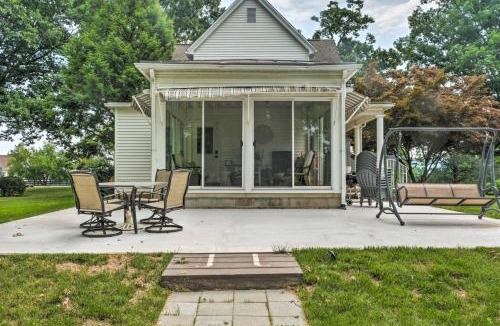 Edinburg House | Renovated Farmhouse w Mountain Views and Fire Pit