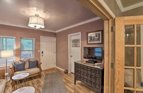 Quincy House | Renovated Home w/Screened-In Patio on Hwy 90!